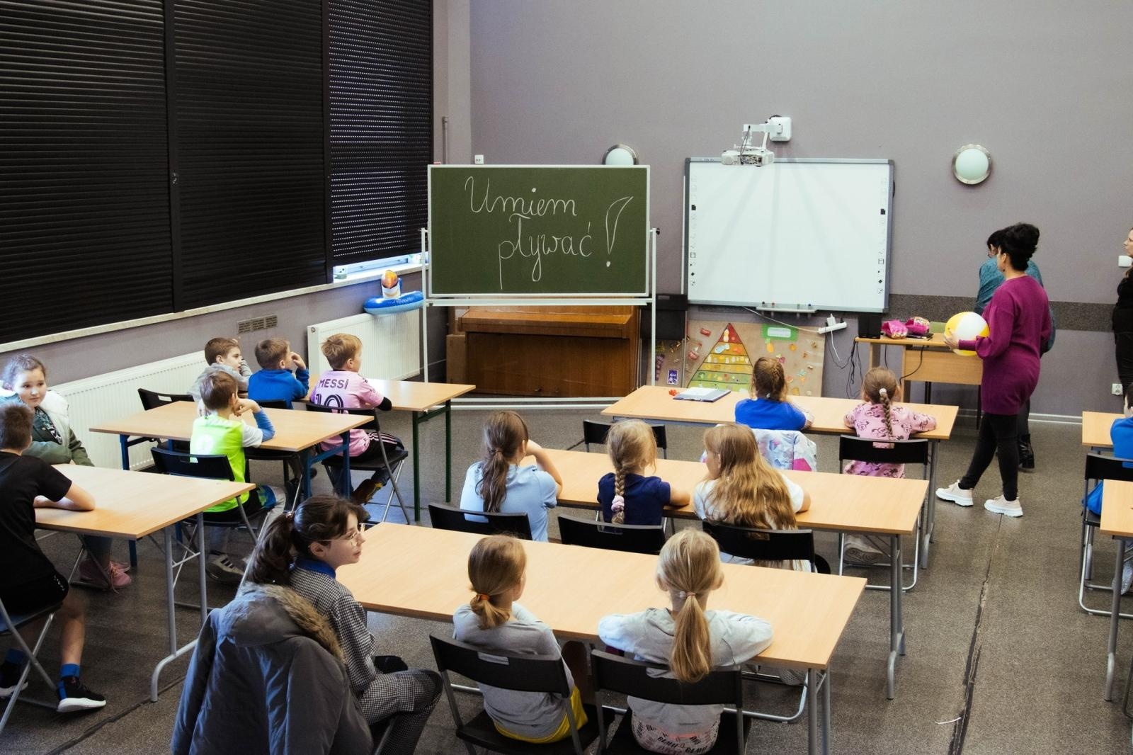 Zdjęcie w galerii na portalu naszwodzislaw.com: Projekt Umiem pływać dobiegł końca wiadomości z regionu