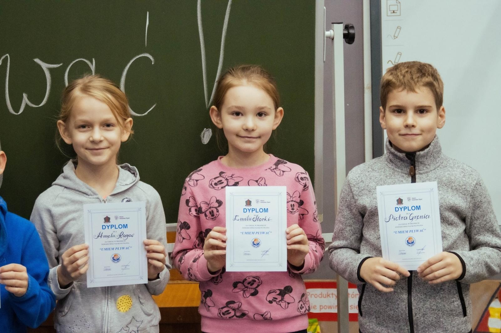 Zdjęcie w galerii na portalu naszwodzislaw.com: Projekt Umiem pływać dobiegł końca wiadomości z regionu