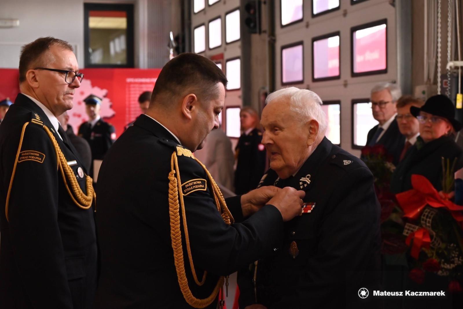 Zdjęcie w galerii na portalu naszwodzislaw.com: Obchody Narodowego Święta Niepodległości połączone z 70 rocznicą zawodowego pożarnictwa na ziemi wodzisławskiej wiadomości z regionu
