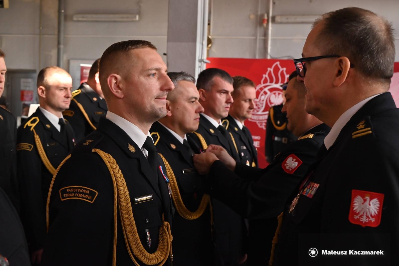Zdjęcie w galerii na portalu naszwodzislaw.com: Obchody Narodowego Święta Niepodległości połączone z 70 rocznicą zawodowego pożarnictwa na ziemi wodzisławskiej wiadomości z regionu