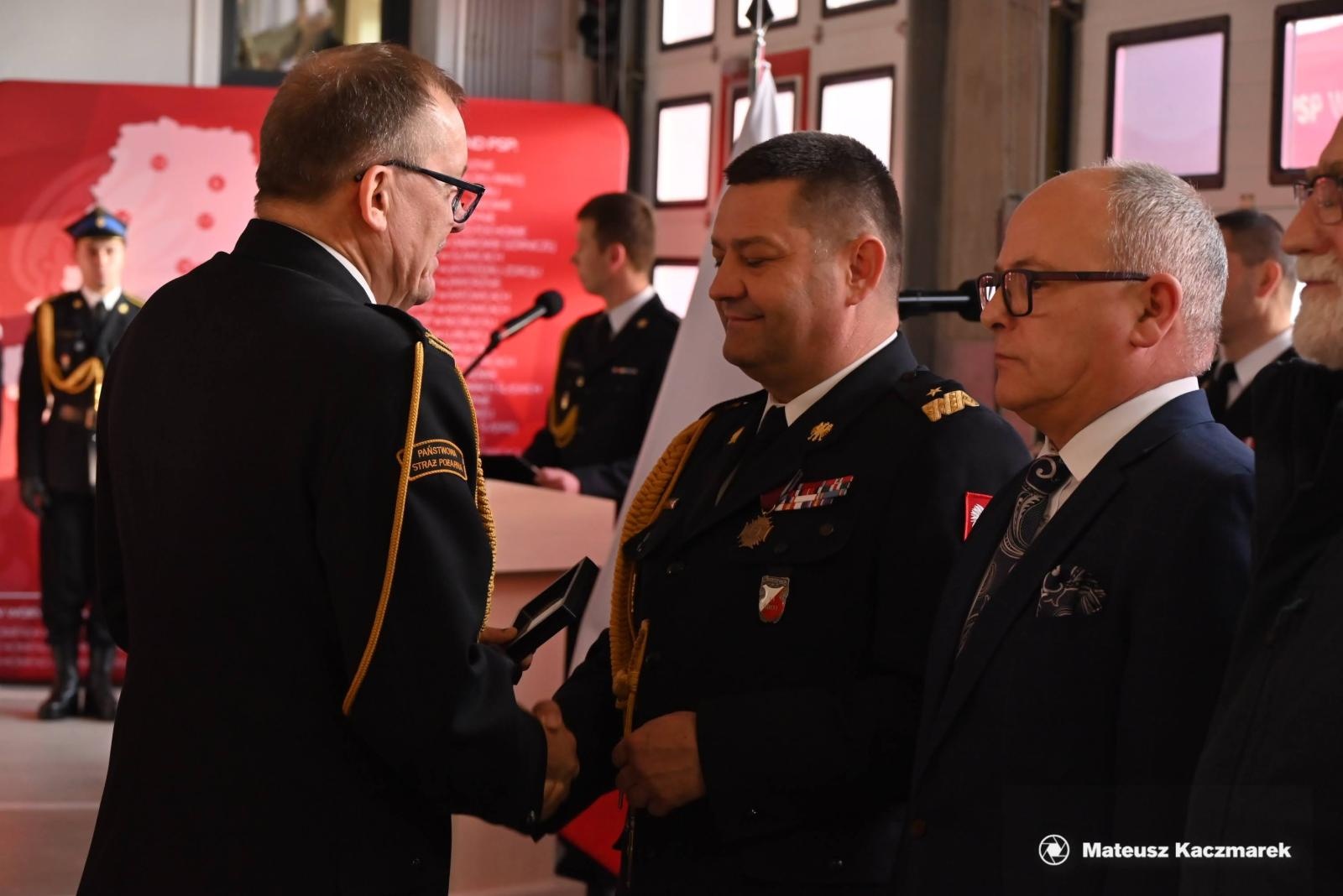 Zdjęcie w galerii na portalu naszwodzislaw.com: Obchody Narodowego Święta Niepodległości połączone z 70 rocznicą zawodowego pożarnictwa na ziemi wodzisławskiej wiadomości z regionu