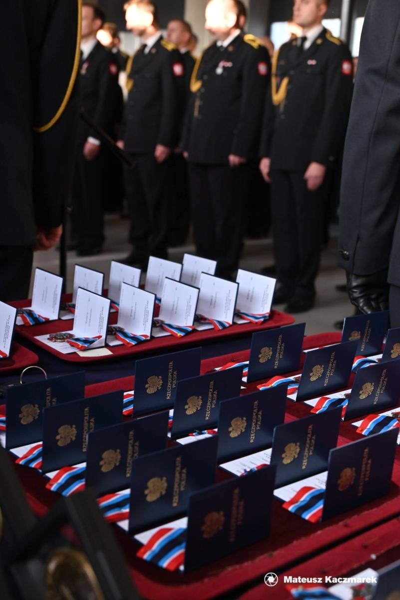 Zdjęcie w galerii na portalu naszwodzislaw.com: Obchody Narodowego Święta Niepodległości połączone z 70 rocznicą zawodowego pożarnictwa na ziemi wodzisławskiej wiadomości z regionu