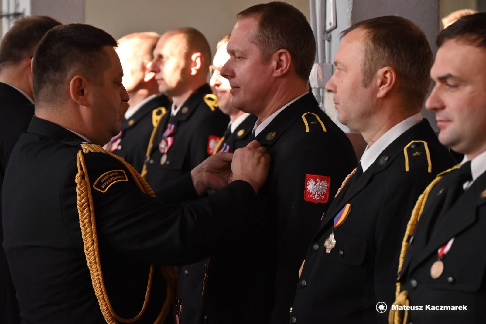 Zdjęcie w galerii na portalu naszwodzislaw.com: Obchody Narodowego Święta Niepodległości połączone z 70 rocznicą zawodowego pożarnictwa na ziemi wodzisławskiej wiadomości z regionu