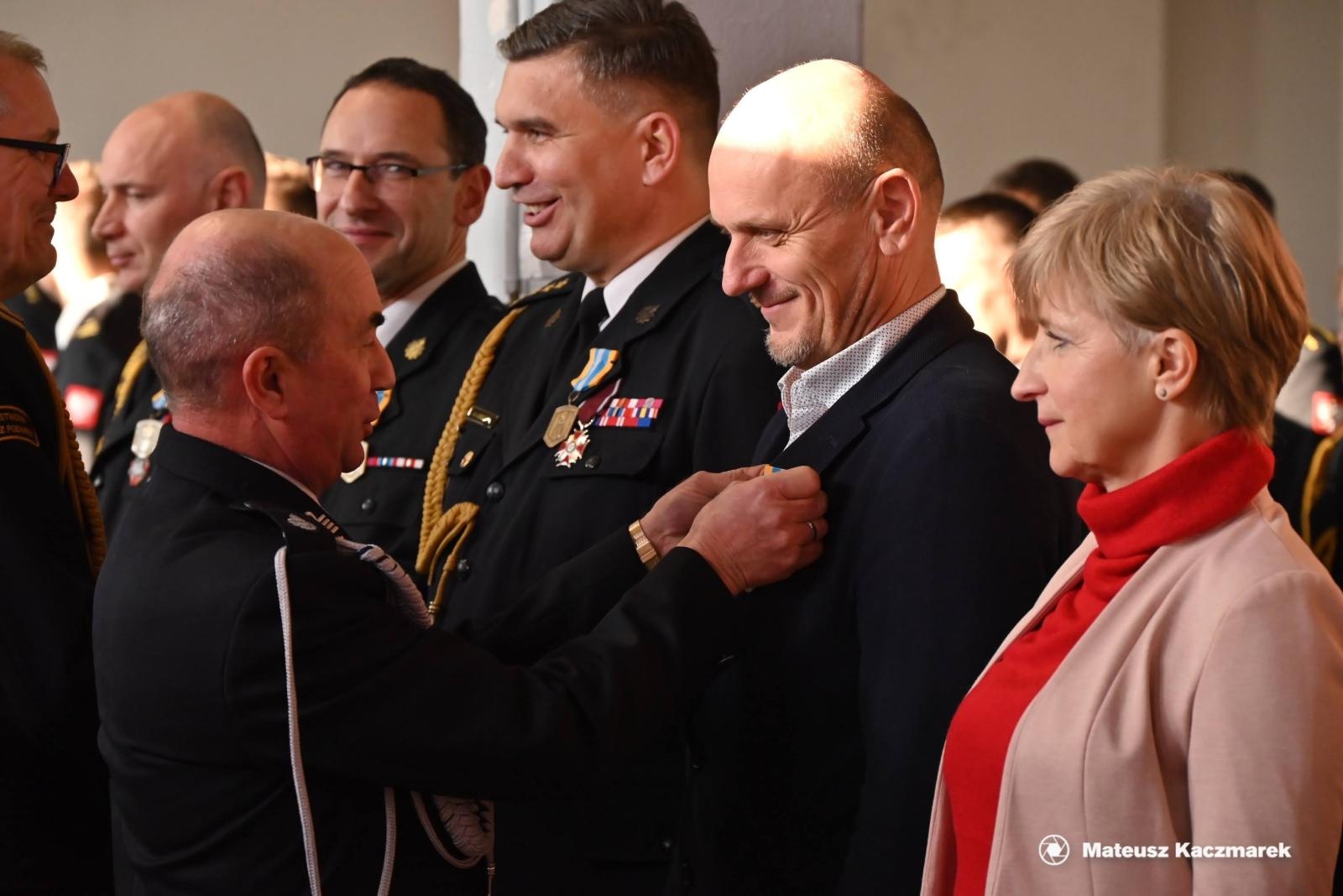 Zdjęcie w galerii na portalu naszwodzislaw.com: Obchody Narodowego Święta Niepodległości połączone z 70 rocznicą zawodowego pożarnictwa na ziemi wodzisławskiej wiadomości z regionu