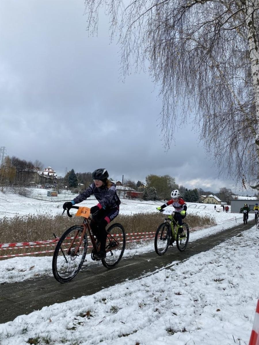 Zdjęcie w galerii na portalu naszwodzislaw.com: W mrozie i błocie. Rowerowe zmagania podczas CYCLOCROSS 2023 [FOTO] wiadomości z regionu