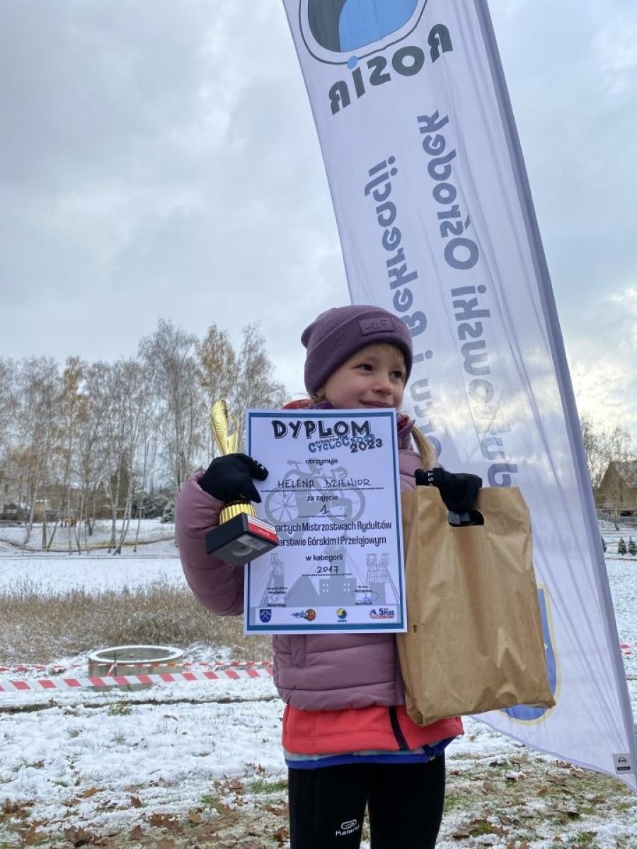 Zdjęcie w galerii na portalu naszwodzislaw.com: W mrozie i błocie. Rowerowe zmagania podczas CYCLOCROSS 2023 [FOTO] wiadomości z regionu