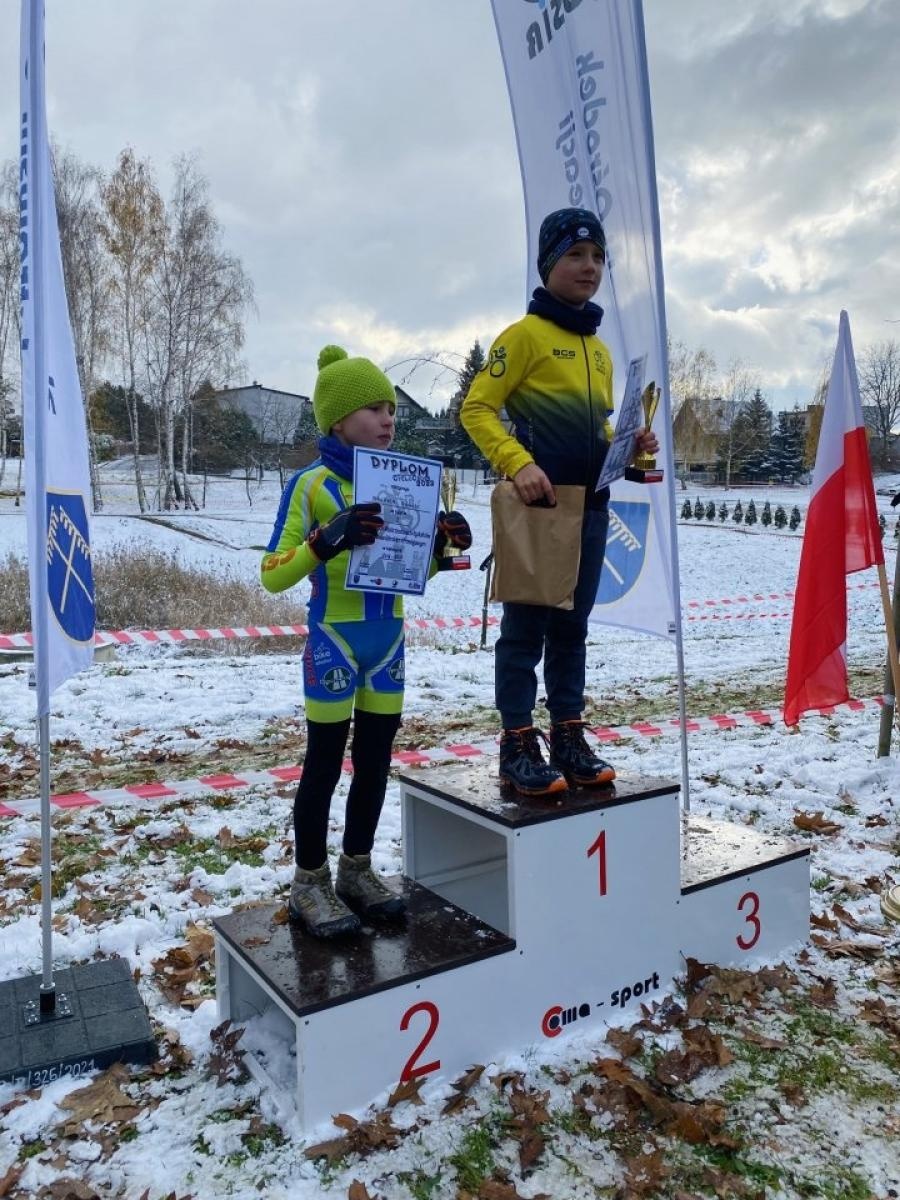 Zdjęcie w galerii na portalu naszwodzislaw.com: W mrozie i błocie. Rowerowe zmagania podczas CYCLOCROSS 2023 [FOTO] wiadomości z regionu