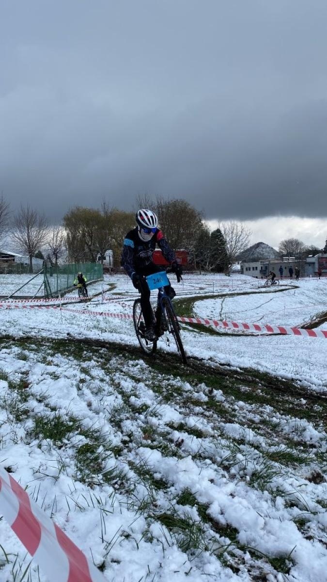 Zdjęcie w galerii na portalu naszwodzislaw.com: W mrozie i błocie. Rowerowe zmagania podczas CYCLOCROSS 2023 [FOTO] wiadomości z regionu