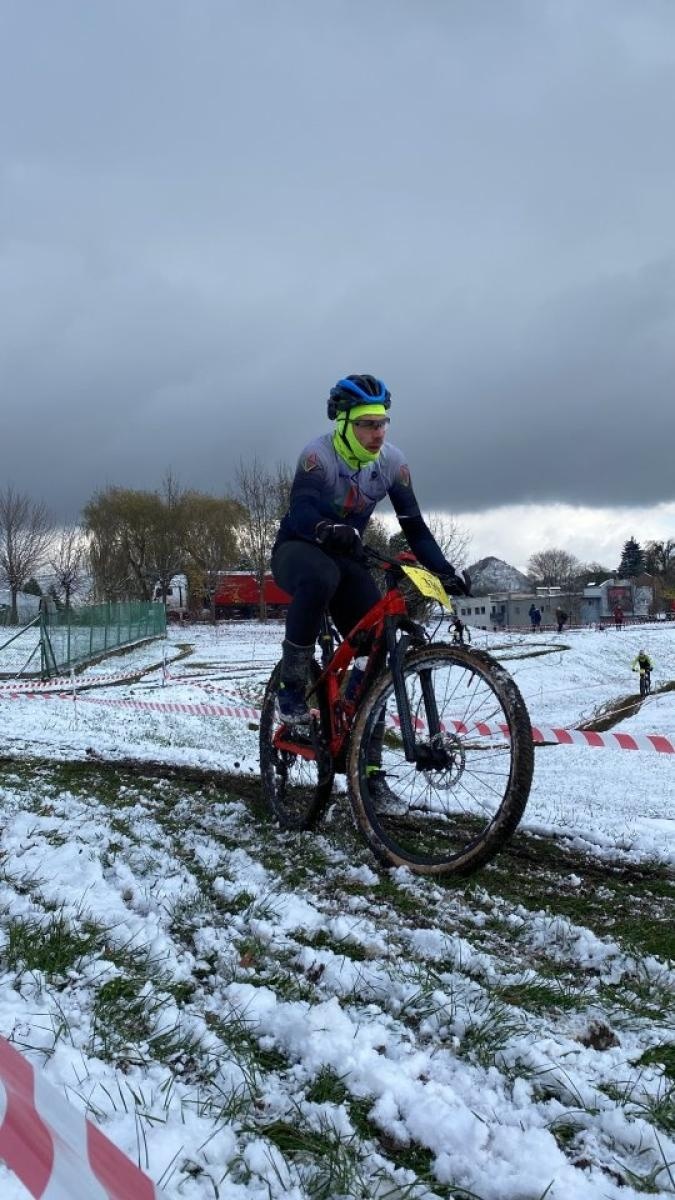 Zdjęcie w galerii na portalu naszwodzislaw.com: W mrozie i błocie. Rowerowe zmagania podczas CYCLOCROSS 2023 [FOTO] wiadomości z regionu