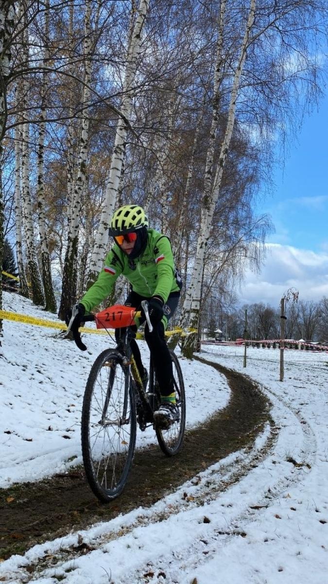 Zdjęcie w galerii na portalu naszwodzislaw.com: W mrozie i błocie. Rowerowe zmagania podczas CYCLOCROSS 2023 [FOTO] wiadomości z regionu