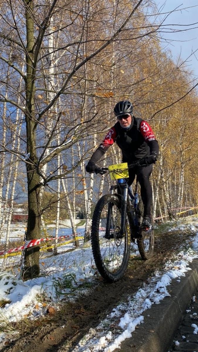 Zdjęcie w galerii na portalu naszwodzislaw.com: W mrozie i błocie. Rowerowe zmagania podczas CYCLOCROSS 2023 [FOTO] wiadomości z regionu
