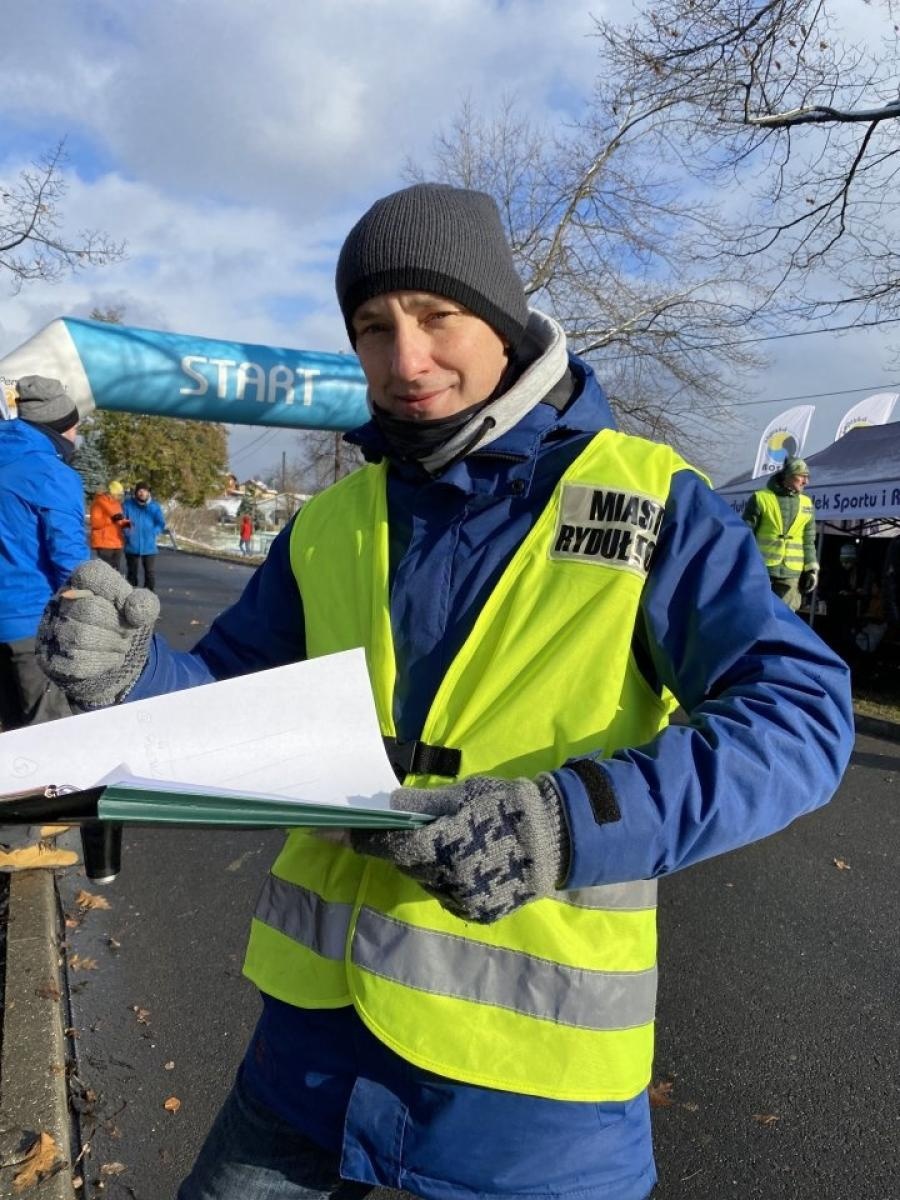Zdjęcie w galerii na portalu naszwodzislaw.com: W mrozie i błocie. Rowerowe zmagania podczas CYCLOCROSS 2023 [FOTO] wiadomości z regionu