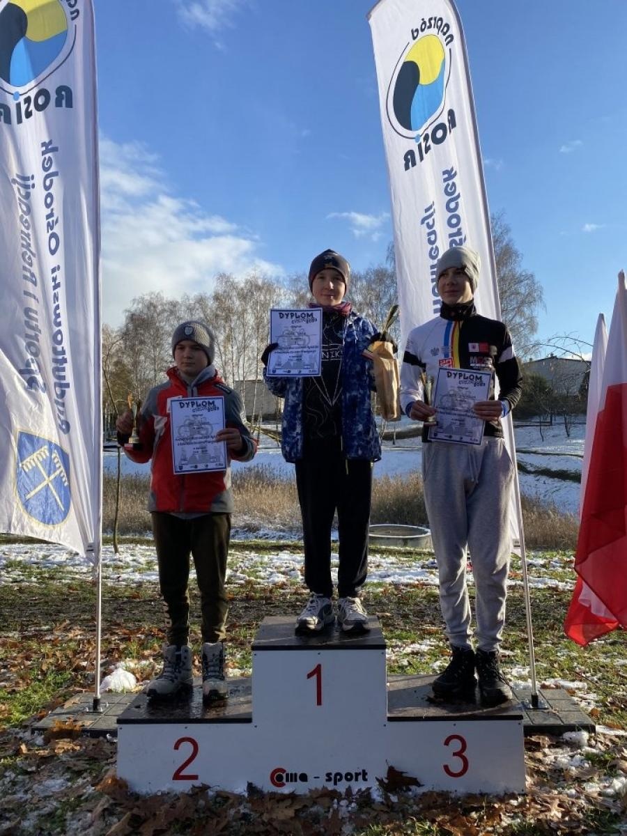 Zdjęcie w galerii na portalu naszwodzislaw.com: W mrozie i błocie. Rowerowe zmagania podczas CYCLOCROSS 2023 [FOTO] wiadomości z regionu