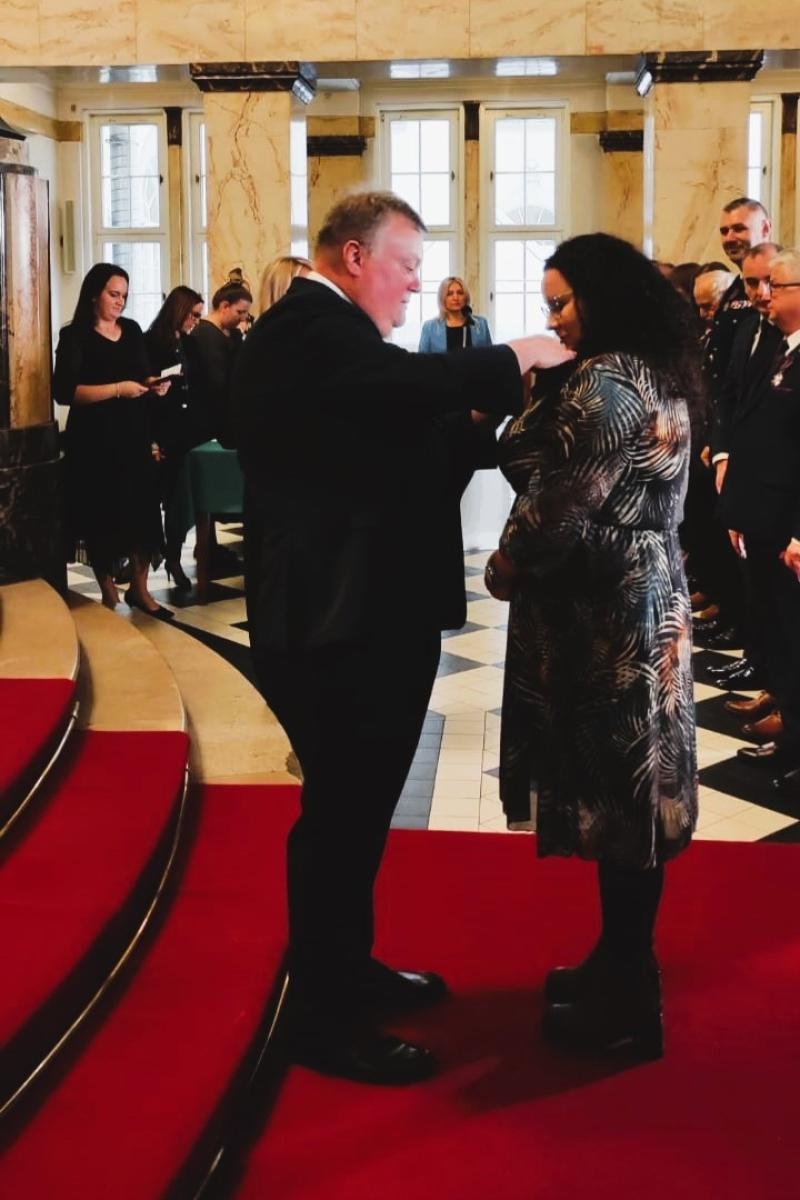 Zdjęcie w galerii na portalu naszwodzislaw.com: Pracownicy Urzędu Gminy w Godowie odznaczeni prezydenckimi medalami wiadomości z regionu