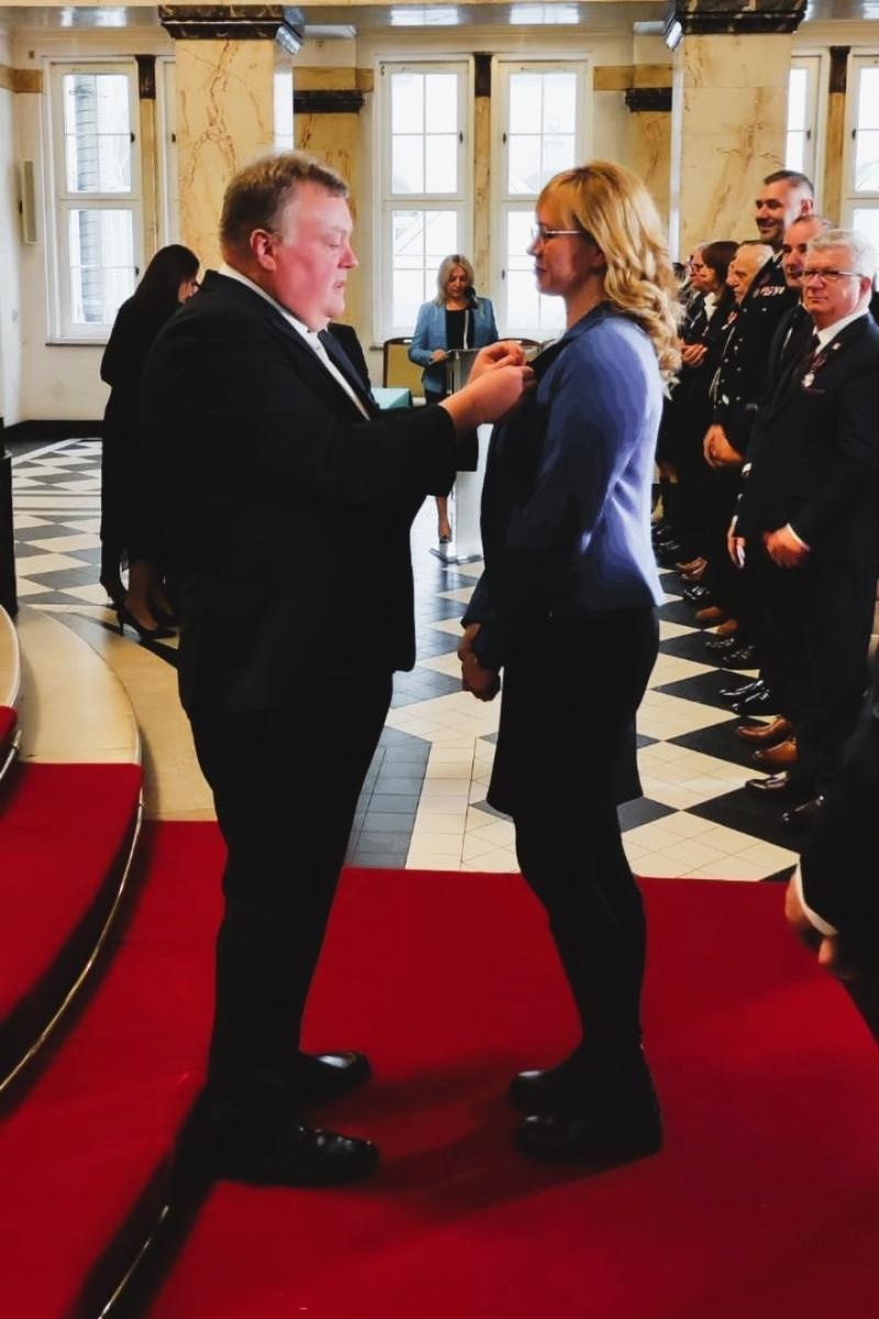 Zdjęcie w galerii na portalu naszwodzislaw.com: Pracownicy Urzędu Gminy w Godowie odznaczeni prezydenckimi medalami wiadomości z regionu