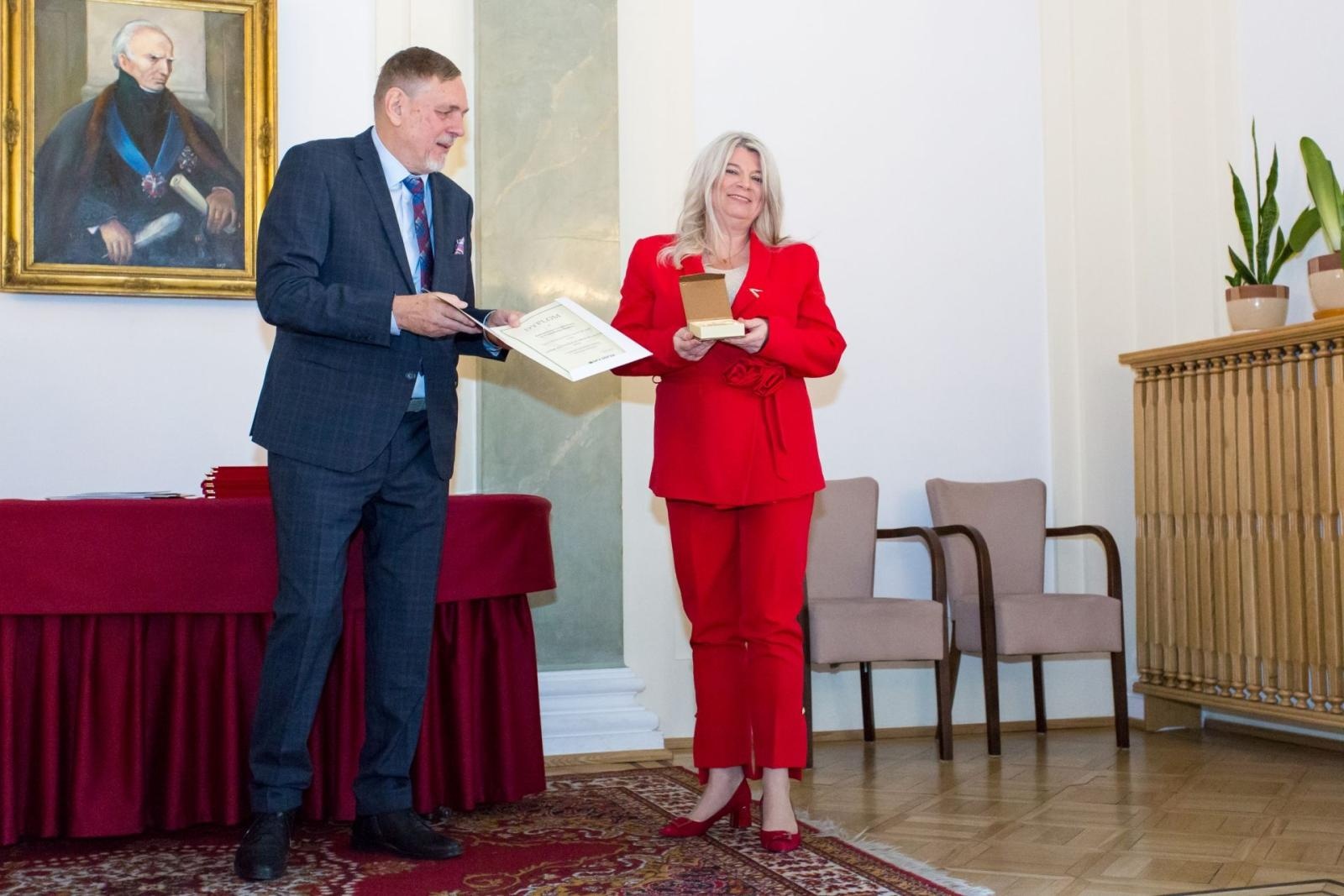 Zdjęcie w galerii na portalu naszwodzislaw.com: Powiatowy Urząd Pracy z tytułem Lider Aktywizacji Osób Młodych 2023 wiadomości z regionu