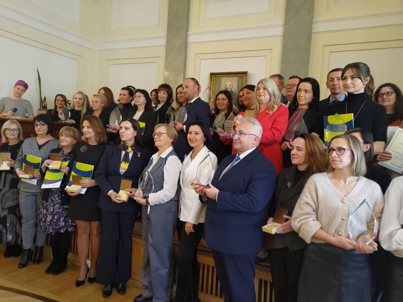 Zdjęcie w galerii na portalu naszwodzislaw.com: Powiatowy Urząd Pracy z tytułem Lider Aktywizacji Osób Młodych 2023 wiadomości z regionu