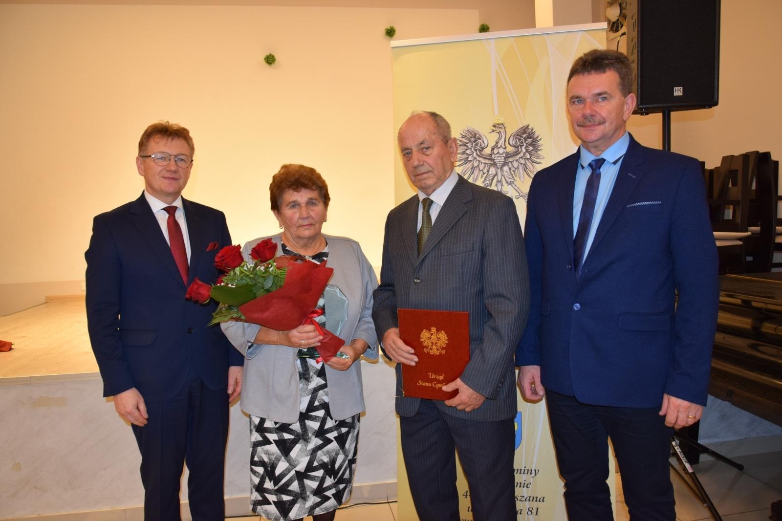 Zdjęcie w galerii na portalu naszwodzislaw.com: Małżeńskie jubileusze w Gminie Mszana [FOTO] wiadomości z regionu