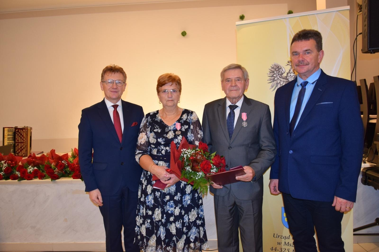 Zdjęcie w galerii na portalu naszwodzislaw.com: Małżeńskie jubileusze w Gminie Mszana [FOTO] wiadomości z regionu