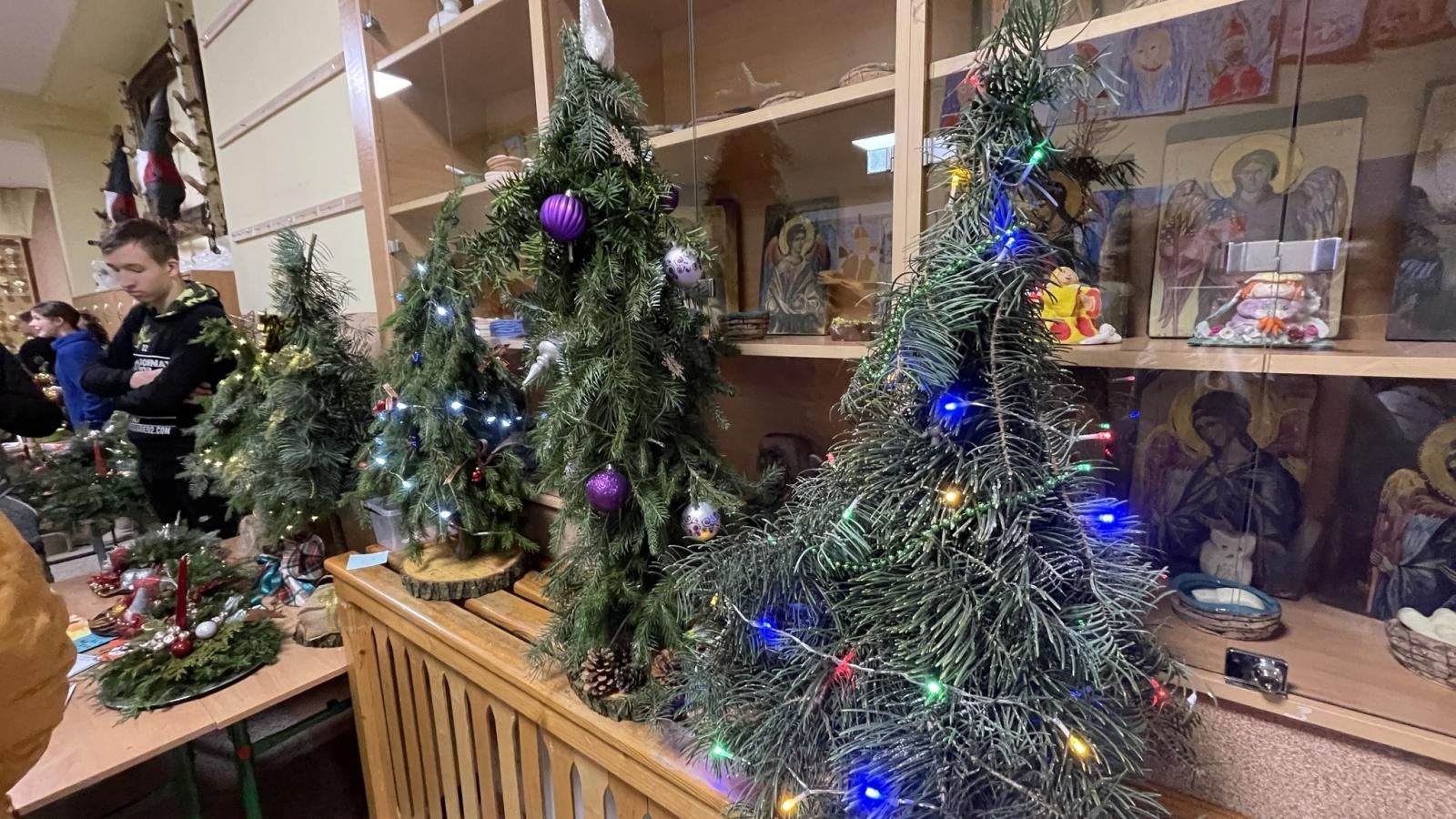 Zdjęcie w galerii na portalu naszwodzislaw.com: Zawadzka choinka już świeci wiadomości z regionu