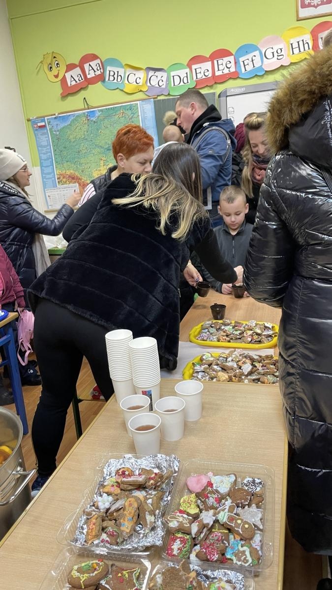 Zdjęcie w galerii na portalu naszwodzislaw.com: Zawadzka choinka już świeci wiadomości z regionu