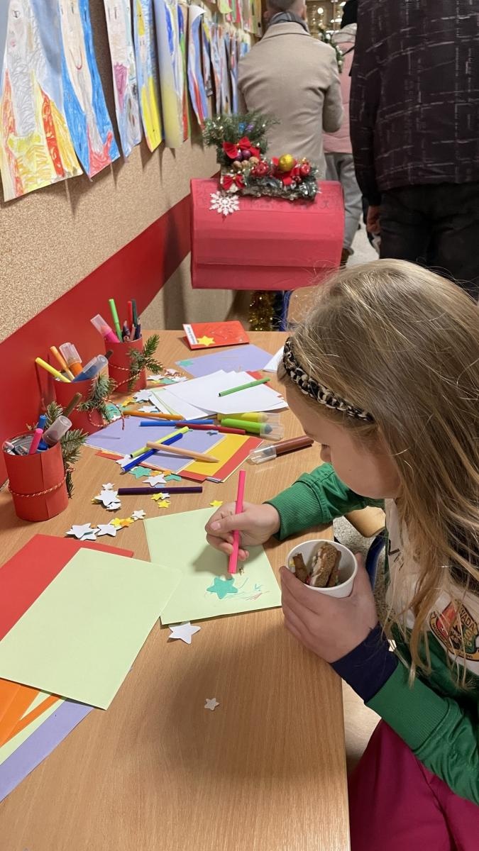 Zdjęcie w galerii na portalu naszwodzislaw.com: Zawadzka choinka już świeci wiadomości z regionu