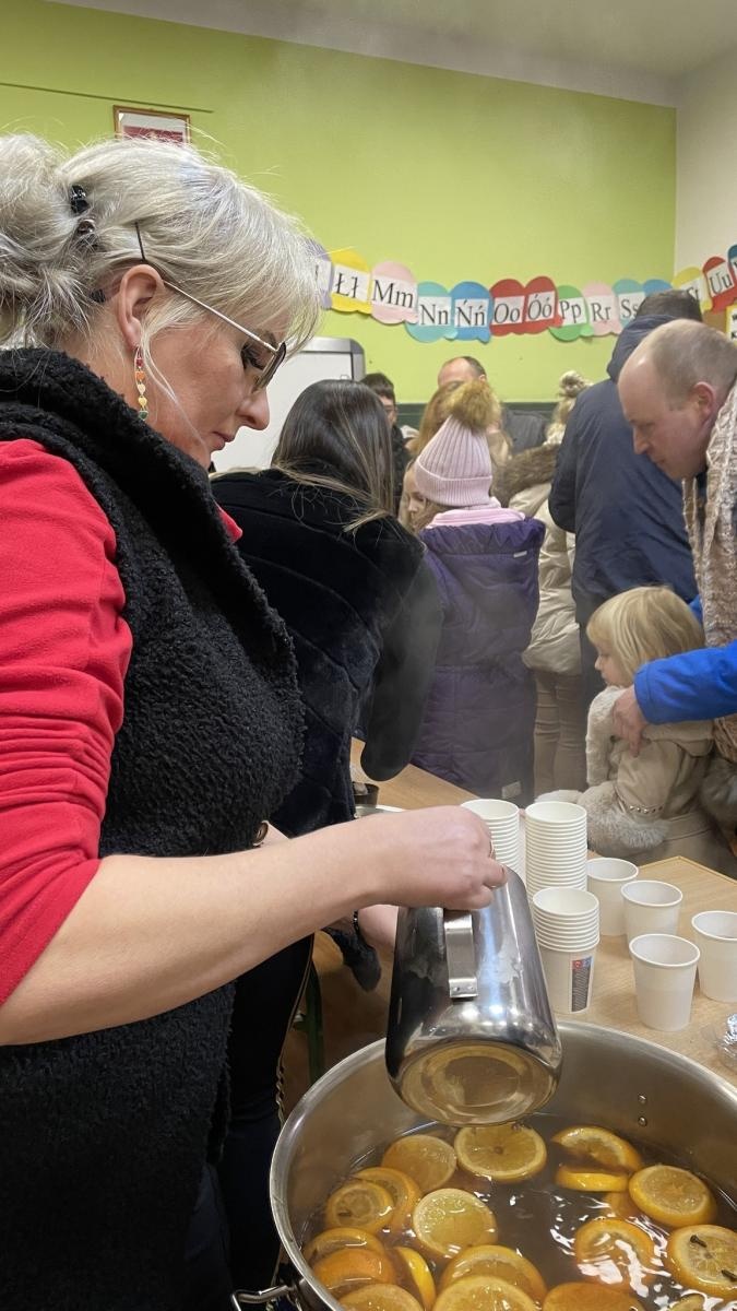 Zdjęcie w galerii na portalu naszwodzislaw.com: Zawadzka choinka już świeci wiadomości z regionu