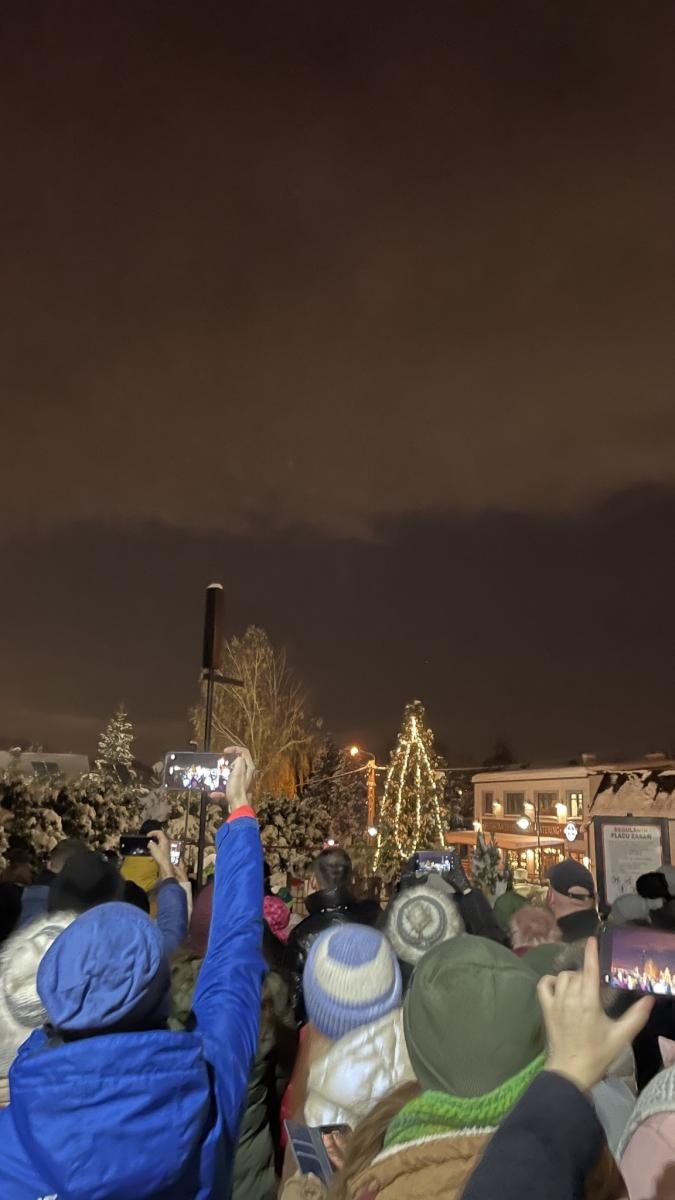 Zdjęcie w galerii na portalu naszwodzislaw.com: Zawadzka choinka już świeci wiadomości z regionu