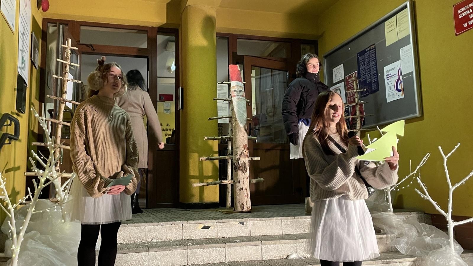 Zdjęcie w galerii na portalu naszwodzislaw.com: Zawadzka choinka już świeci wiadomości z regionu