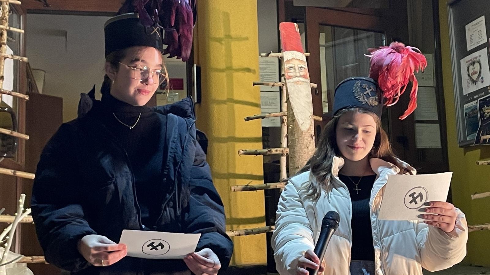 Zdjęcie w galerii na portalu naszwodzislaw.com: Zawadzka choinka już świeci wiadomości z regionu