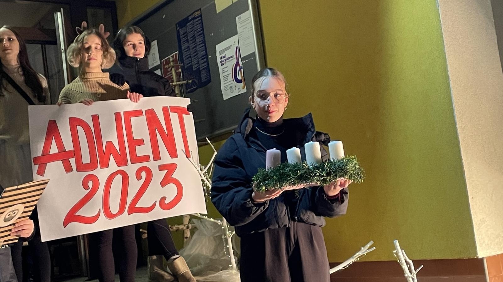 Zdjęcie w galerii na portalu naszwodzislaw.com: Zawadzka choinka już świeci wiadomości z regionu