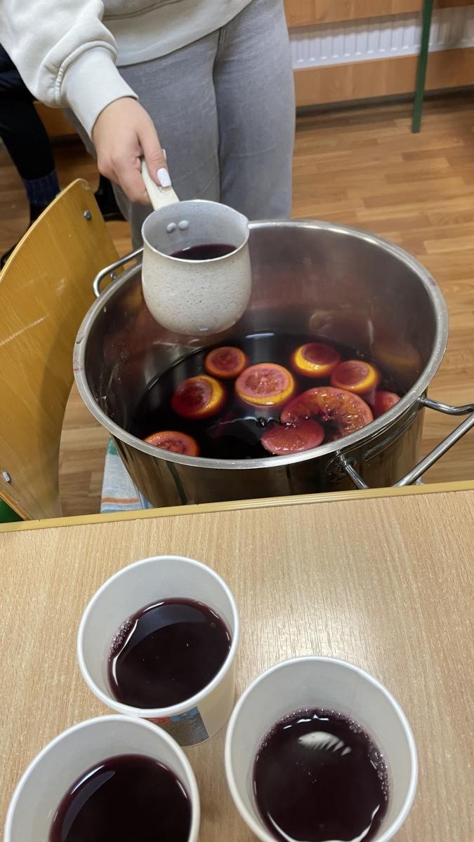 Zdjęcie w galerii na portalu naszwodzislaw.com: Zawadzka choinka już świeci wiadomości z regionu