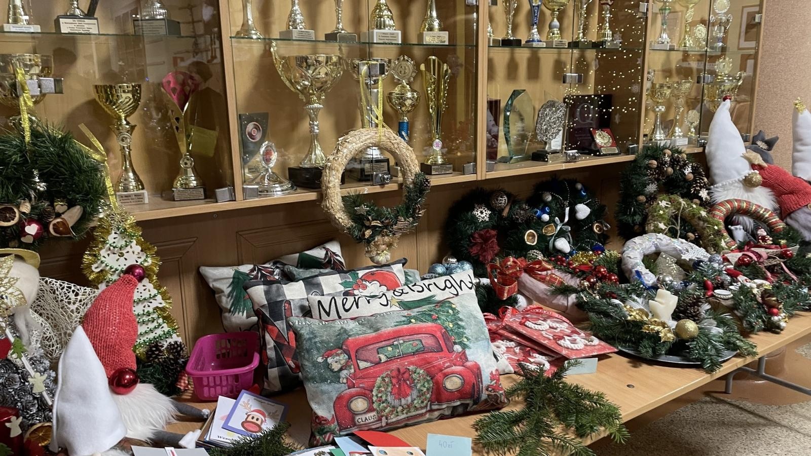 Zdjęcie w galerii na portalu naszwodzislaw.com: Zawadzka choinka już świeci wiadomości z regionu