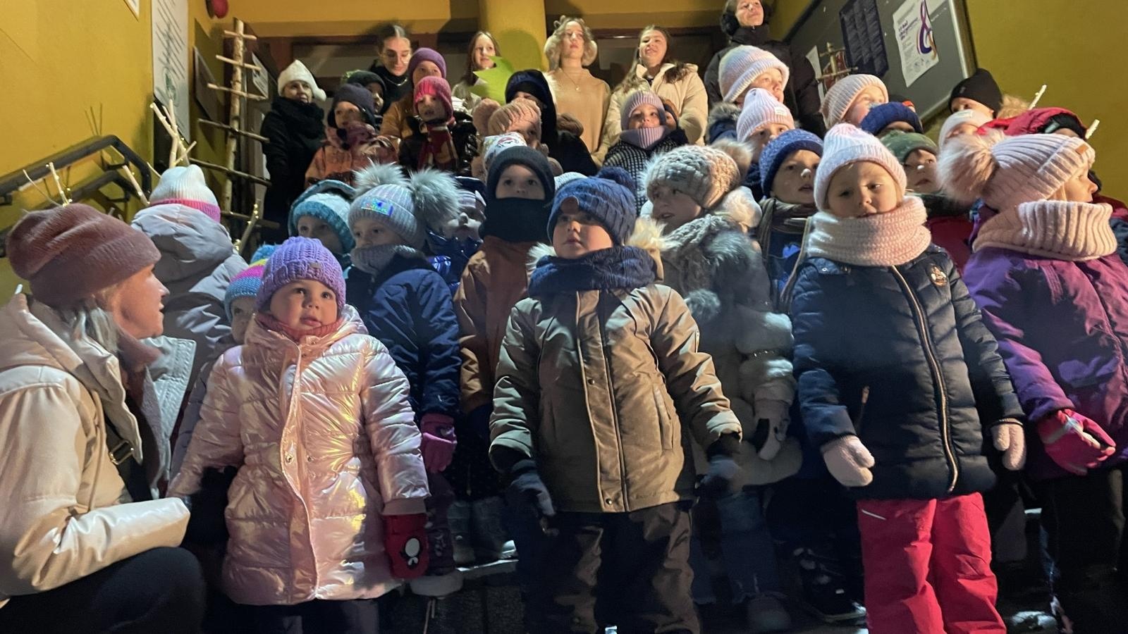 Zdjęcie w galerii na portalu naszwodzislaw.com: Zawadzka choinka już świeci wiadomości z regionu