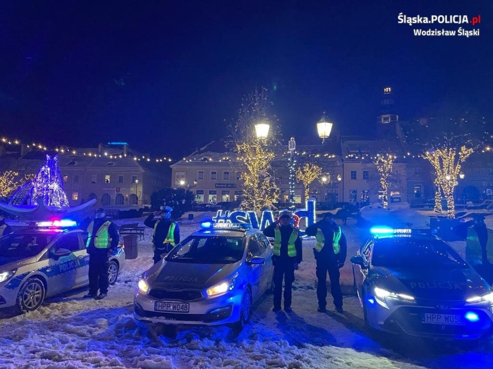 Zdjęcie w galerii na portalu naszwodzislaw.com: Policjanci w Wodzisławiu Śląskim oddali hołd tragicznie zmarłym kolegom wiadomości z regionu