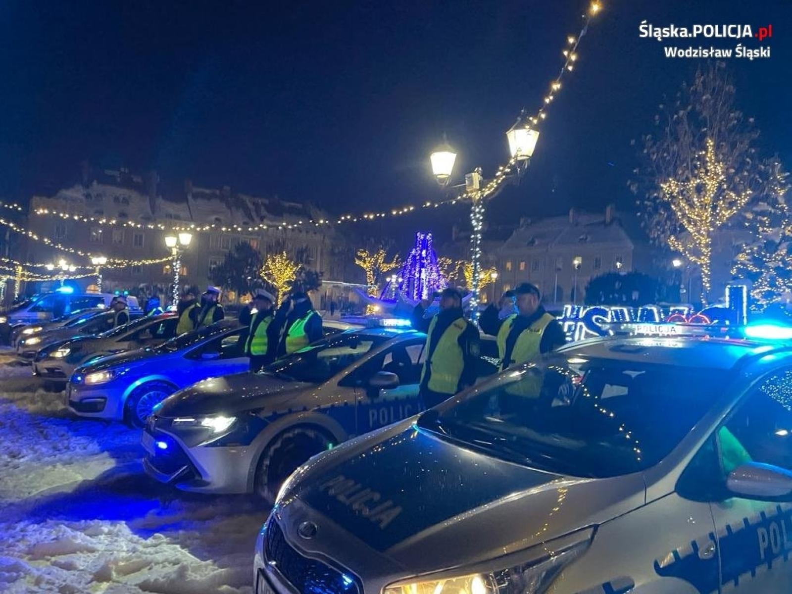 Zdjęcie w galerii na portalu naszwodzislaw.com: Policjanci w Wodzisławiu Śląskim oddali hołd tragicznie zmarłym kolegom wiadomości z regionu