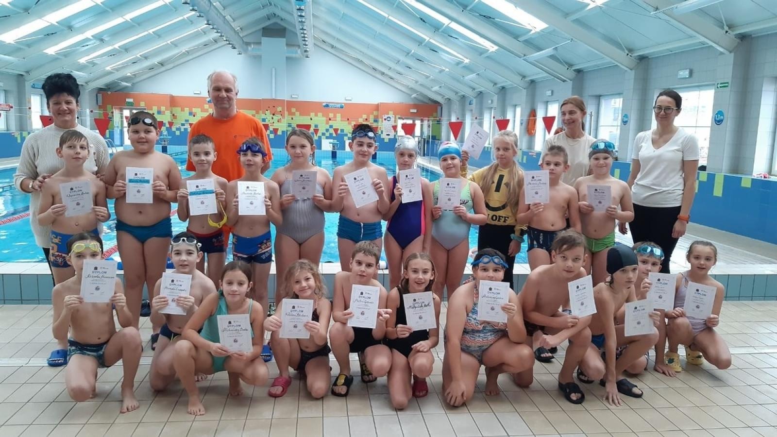 Zdjęcie w galerii na portalu naszwodzislaw.com: Umiem pływać. Program powszechnej nauki pływania w ZSP1 wiadomości z regionu