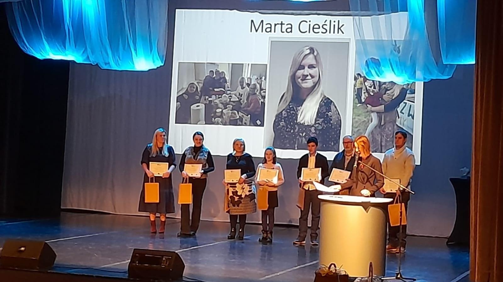 Zdjęcie w galerii na portalu naszwodzislaw.com: Mieszkanka Gminy Mszana wolontariuszem roku 2023 Subregionu Zachodniego  wiadomości z regionu