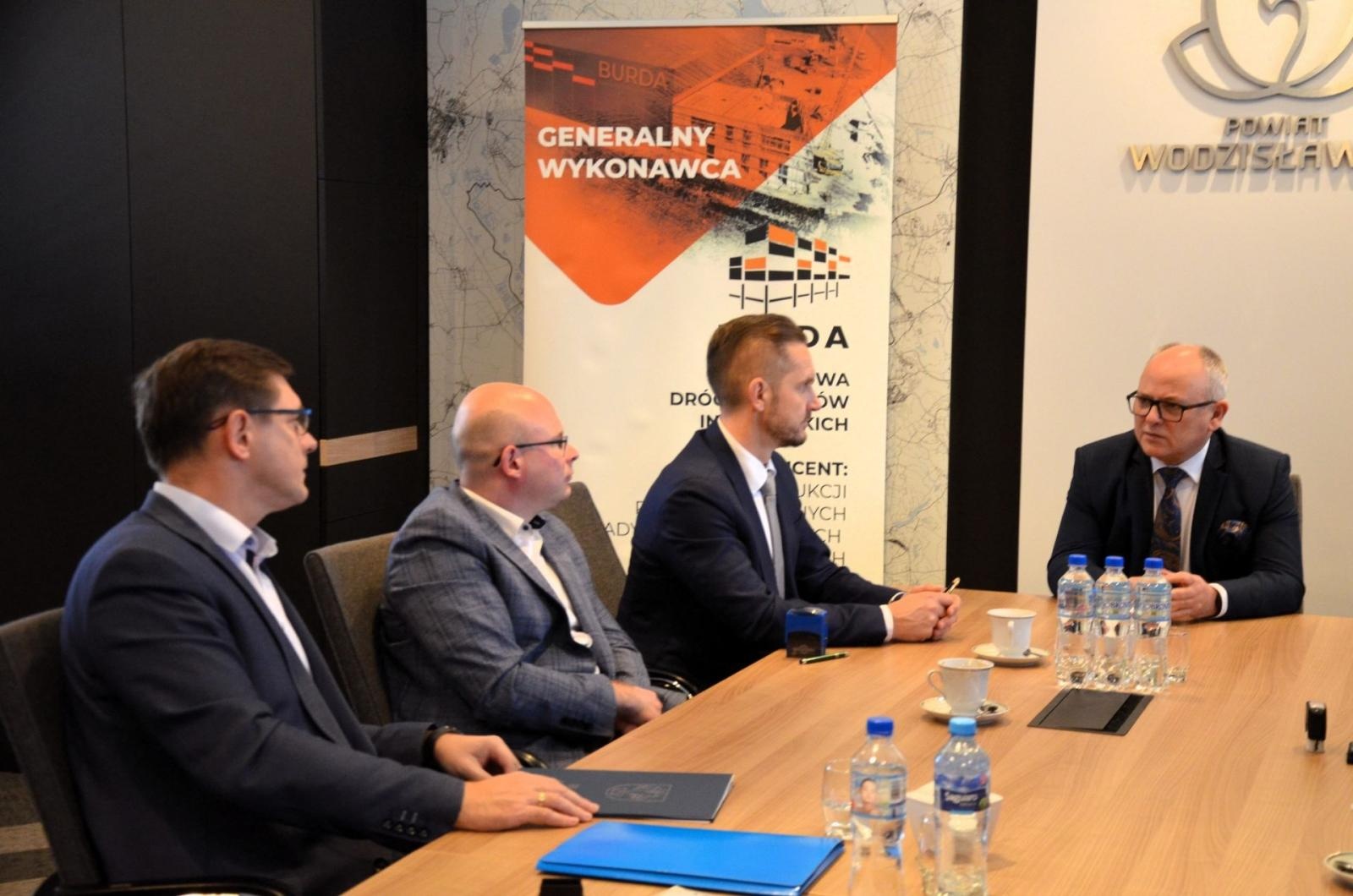 Zdjęcie w galerii na portalu naszwodzislaw.com: Podpisano umowę na remont ulicy Głożyńskiej w Radlinie wiadomości z regionu