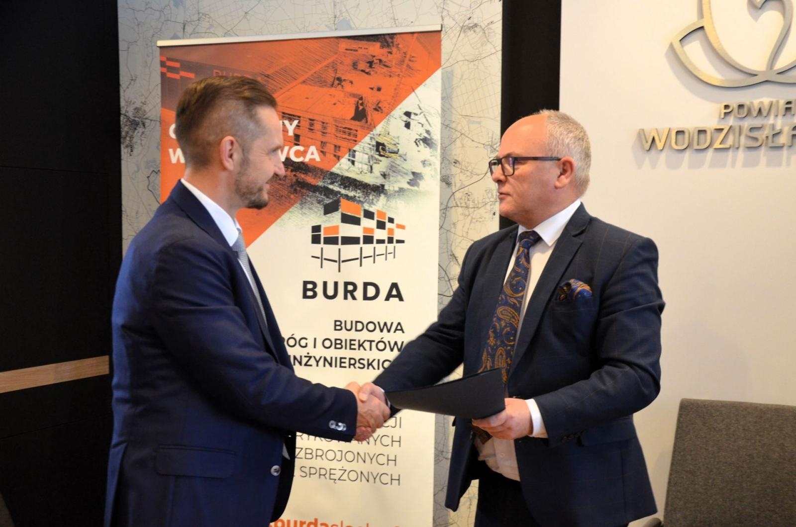 Zdjęcie w galerii na portalu naszwodzislaw.com: Podpisano umowę na remont ulicy Głożyńskiej w Radlinie wiadomości z regionu