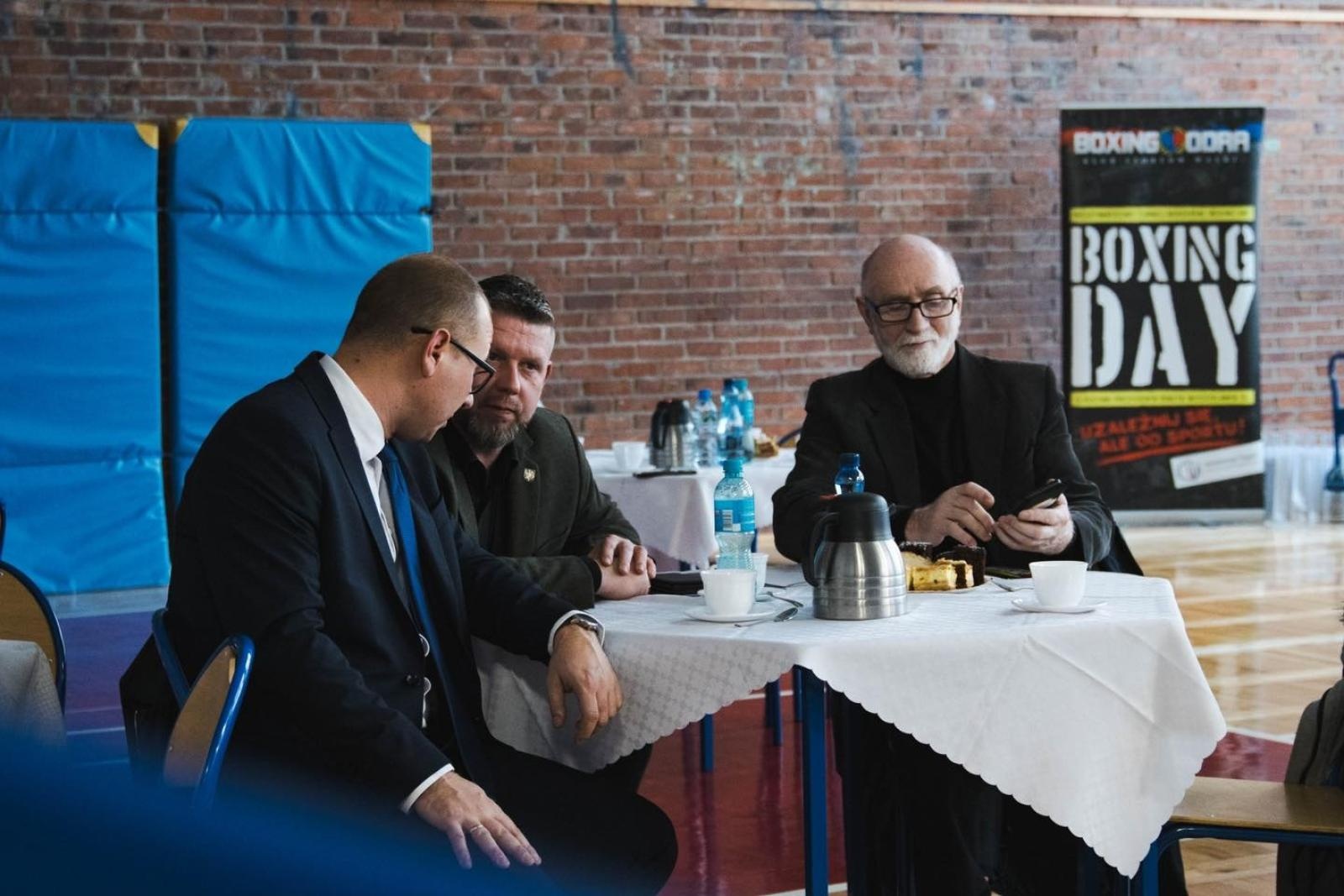 Zdjęcie w galerii na portalu naszwodzislaw.com: Zacięte walki podczas Boxing Day [FOTO] wiadomości z regionu
