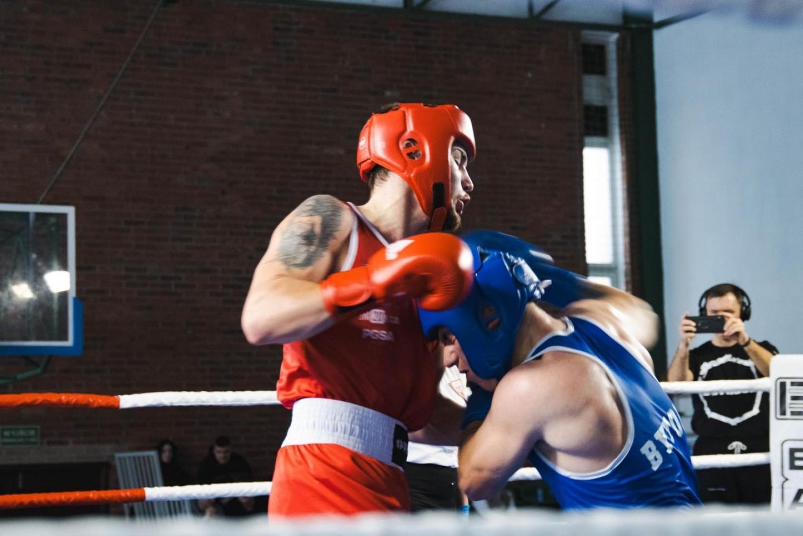 Zdjęcie w galerii na portalu naszwodzislaw.com: Zacięte walki podczas Boxing Day [FOTO] wiadomości z regionu