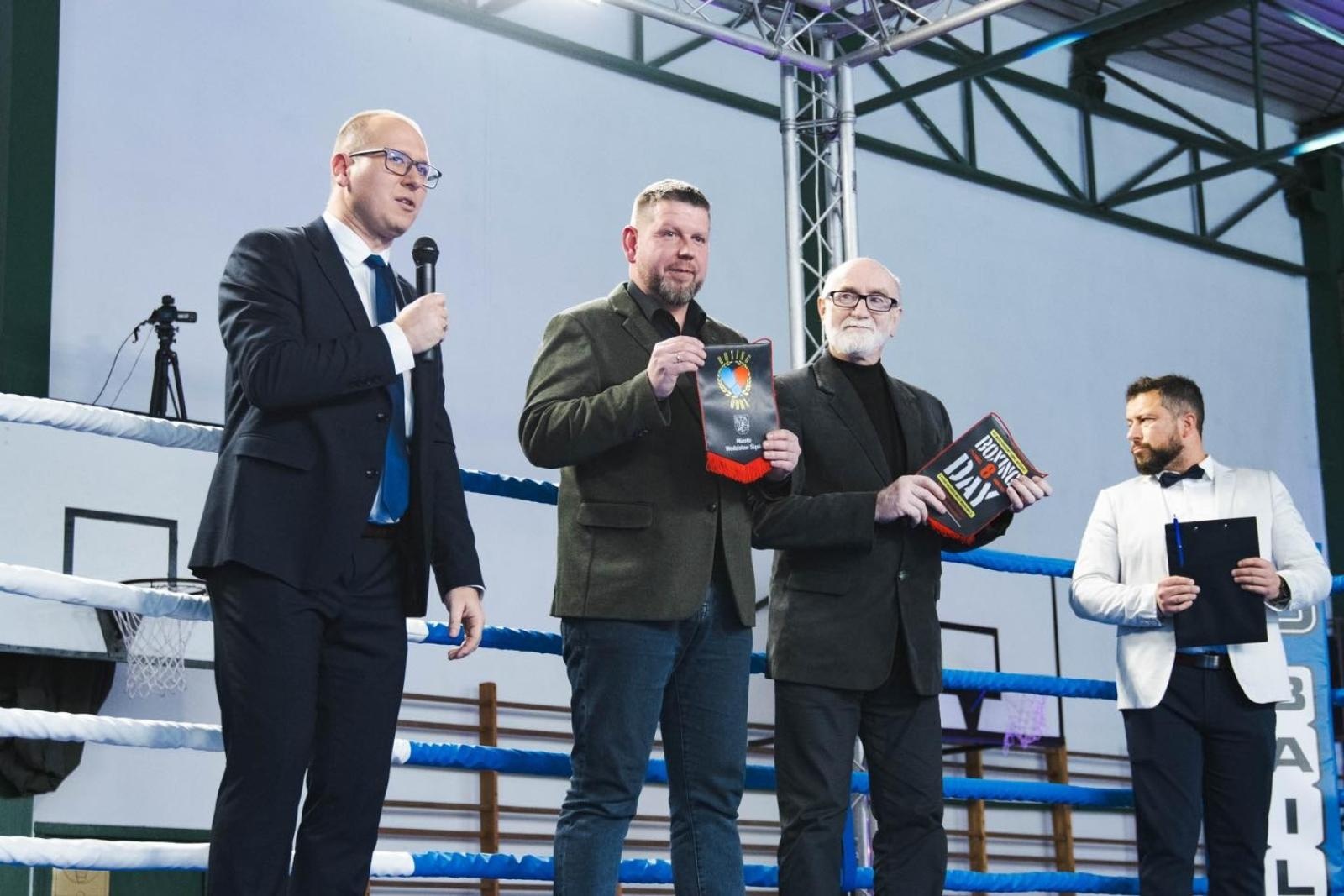 Zdjęcie w galerii na portalu naszwodzislaw.com: Zacięte walki podczas Boxing Day [FOTO] wiadomości z regionu
