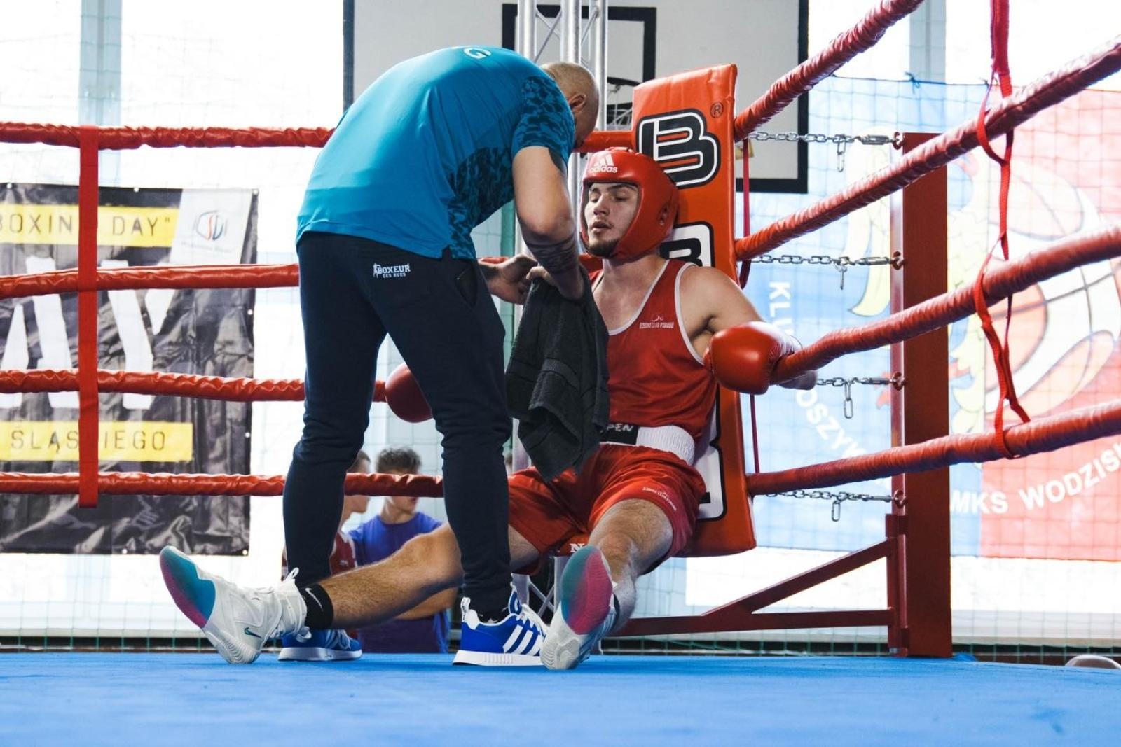Zdjęcie w galerii na portalu naszwodzislaw.com: Zacięte walki podczas Boxing Day [FOTO] wiadomości z regionu