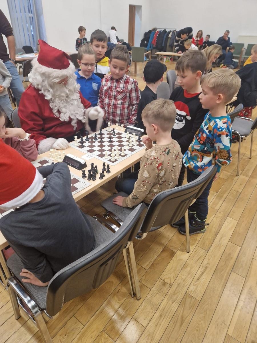 Zdjęcie w galerii na portalu naszwodzislaw.com: Udany weekend szachistów UKS Baszta wiadomości z regionu