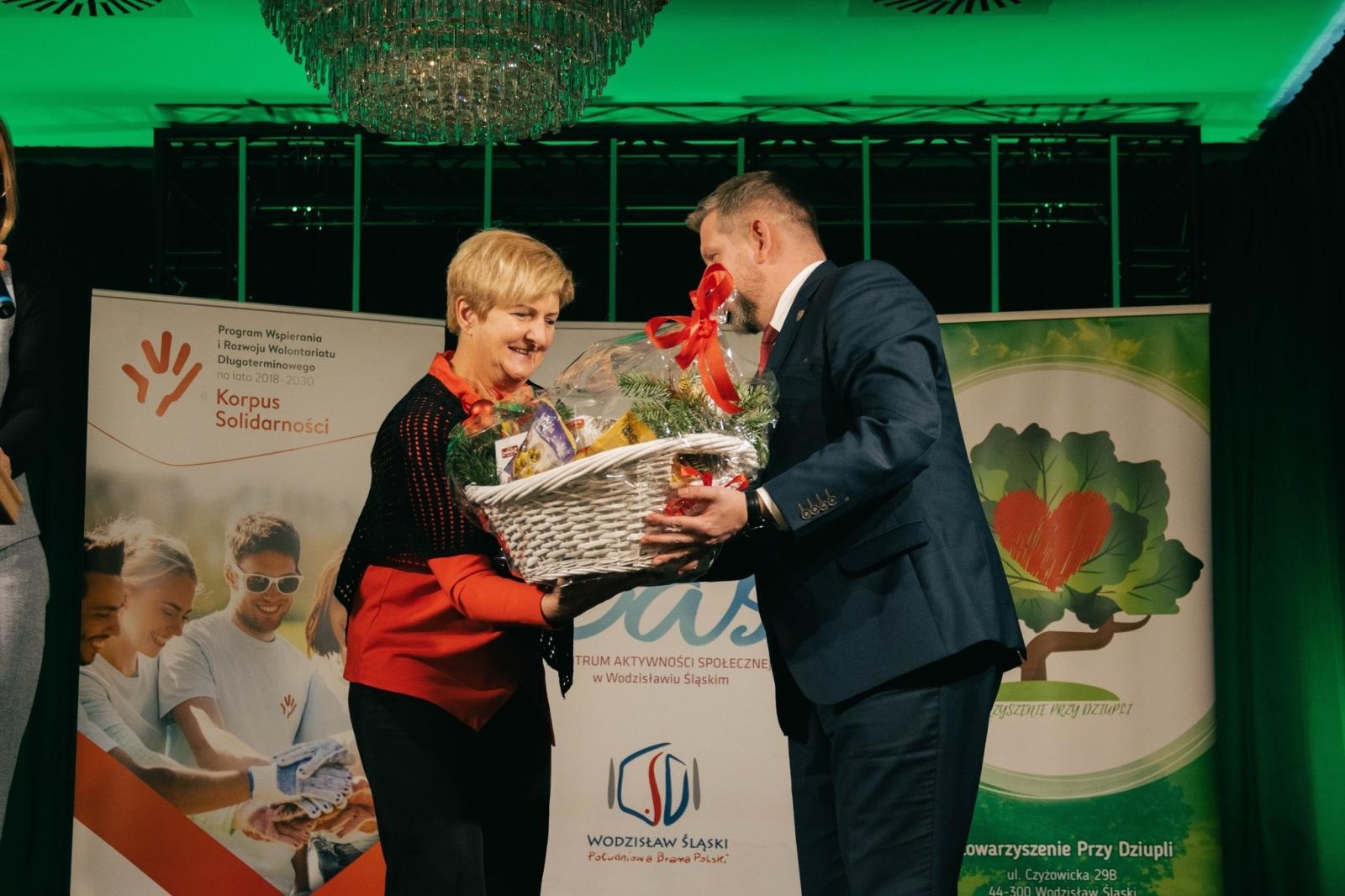 Zdjęcie w galerii na portalu naszwodzislaw.com: Wolontariusze ziemi wodzisławskiej docenieni [FOTO] wiadomości z regionu