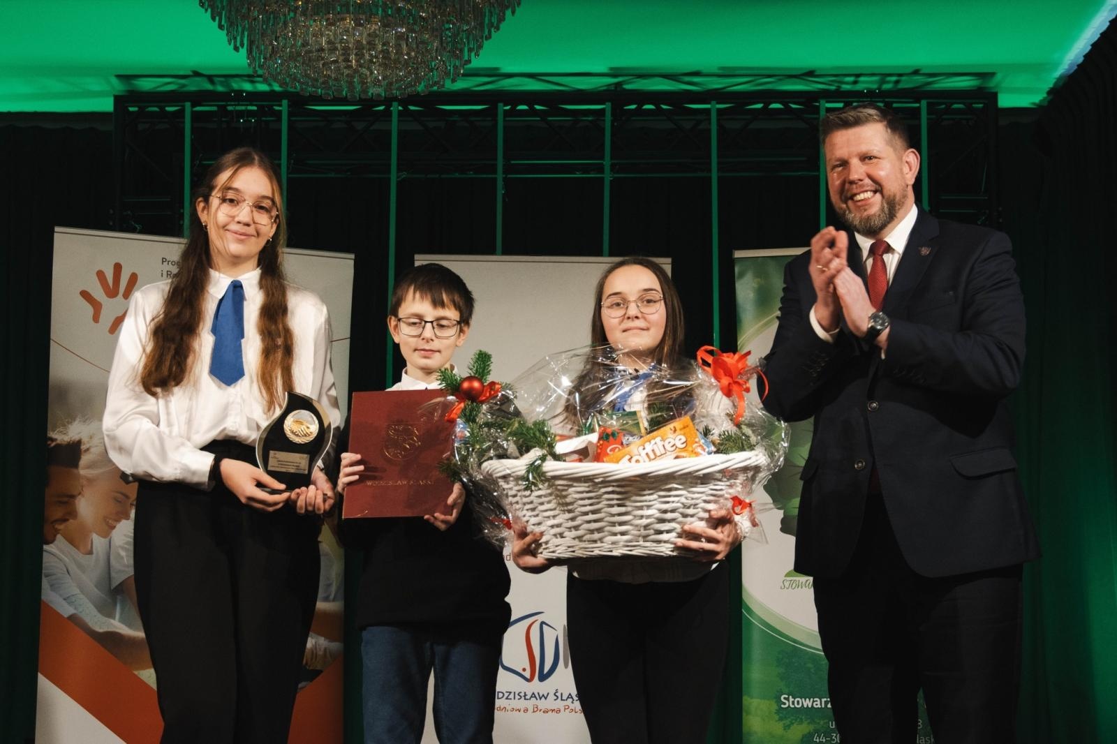 Zdjęcie w galerii na portalu naszwodzislaw.com: Wolontariusze ziemi wodzisławskiej docenieni [FOTO] wiadomości z regionu