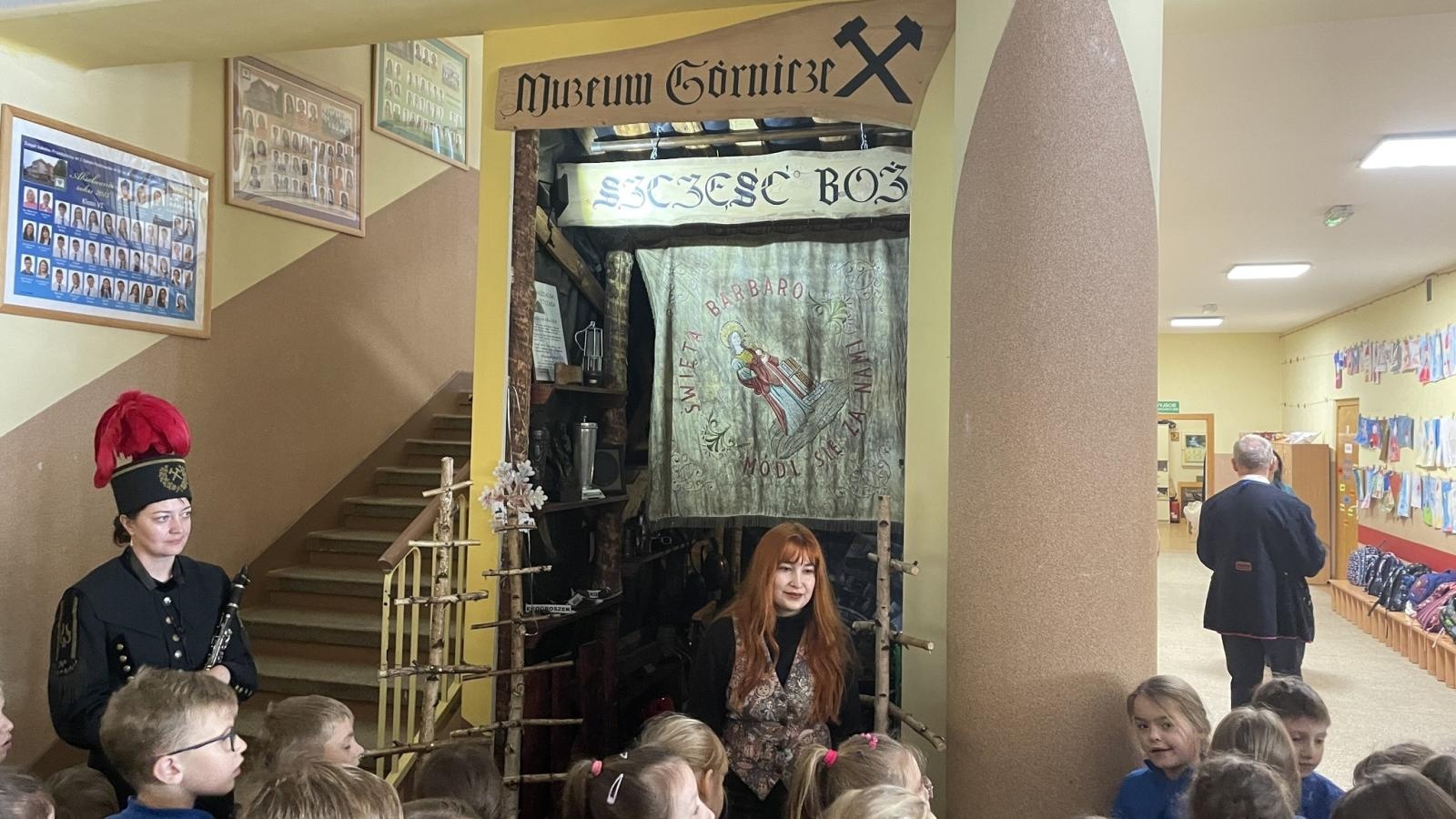 Zdjęcie w galerii na portalu naszwodzislaw.com: Jeżech ze Ślonska, przaja tradycjom. Projekt w ZSP1 wiadomości z regionu