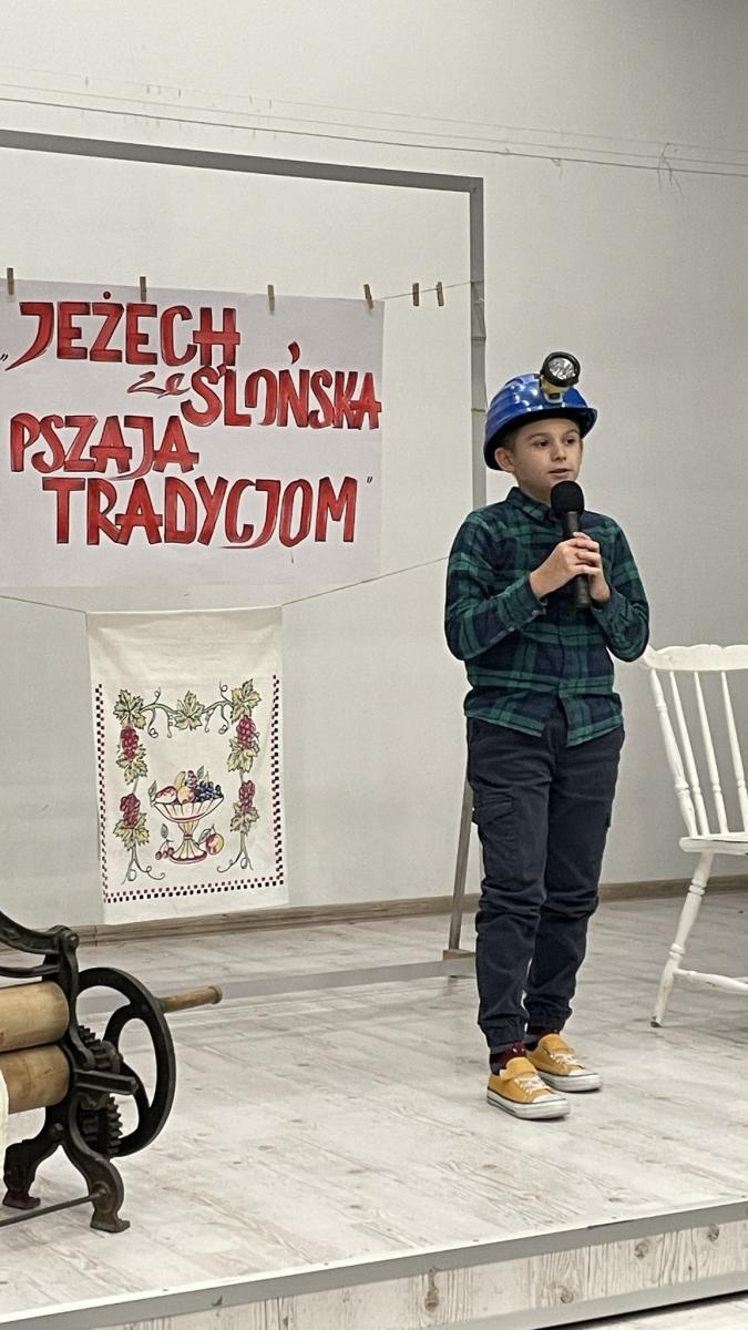 Zdjęcie w galerii na portalu naszwodzislaw.com: Jeżech ze Ślonska, przaja tradycjom. Projekt w ZSP1 wiadomości z regionu