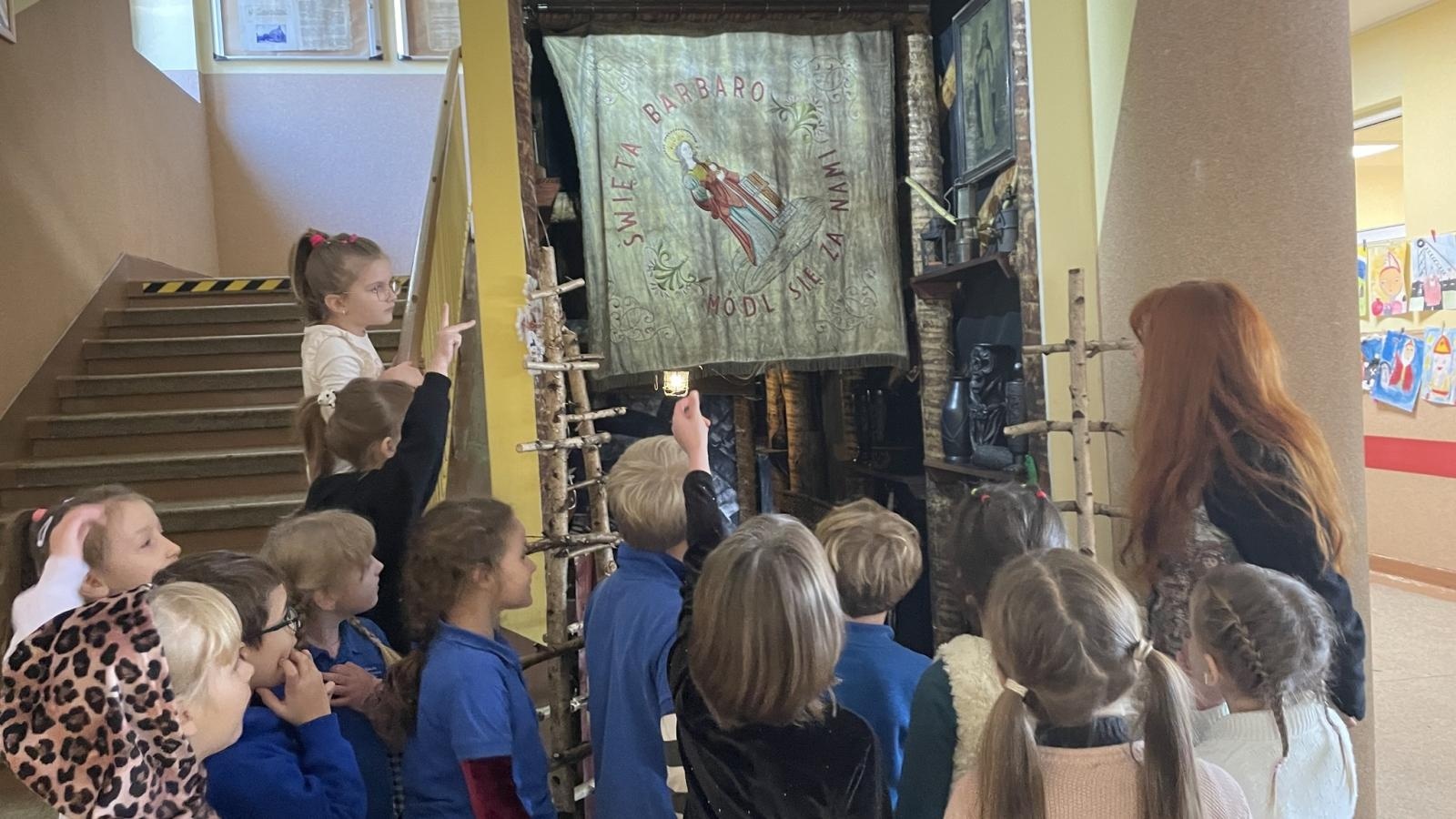 Zdjęcie w galerii na portalu naszwodzislaw.com: Jeżech ze Ślonska, przaja tradycjom. Projekt w ZSP1 wiadomości z regionu